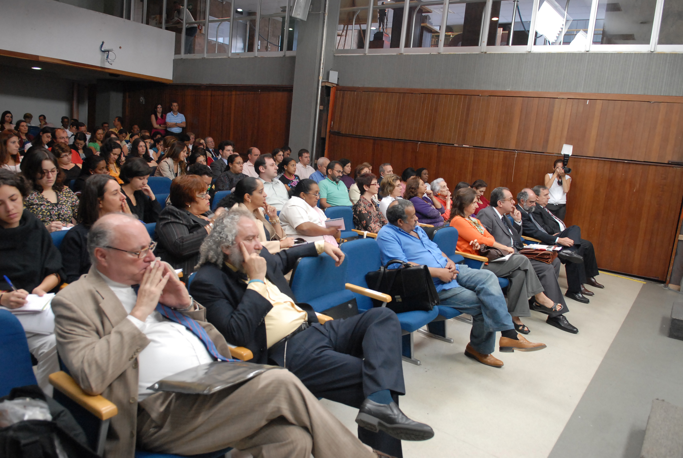 Simpósio "Ave Palavra! Políticas Públicas de Incentivo à Cultura" na Alesp<a style='float:right;color:#ccc' href='https://www3.al.sp.gov.br/repositorio/noticia/03-2008/SIMP AVE PALAVRA PUBL MAU_0075.jpg' target=_blank><i class='bi bi-zoom-in'></i> Clique para ver a imagem </a>